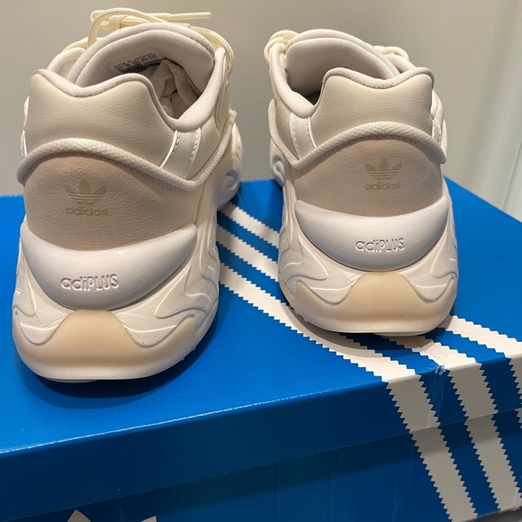 Brand New in Box Adidas Oznova Womens size 10.5 - Picture 3 of 6